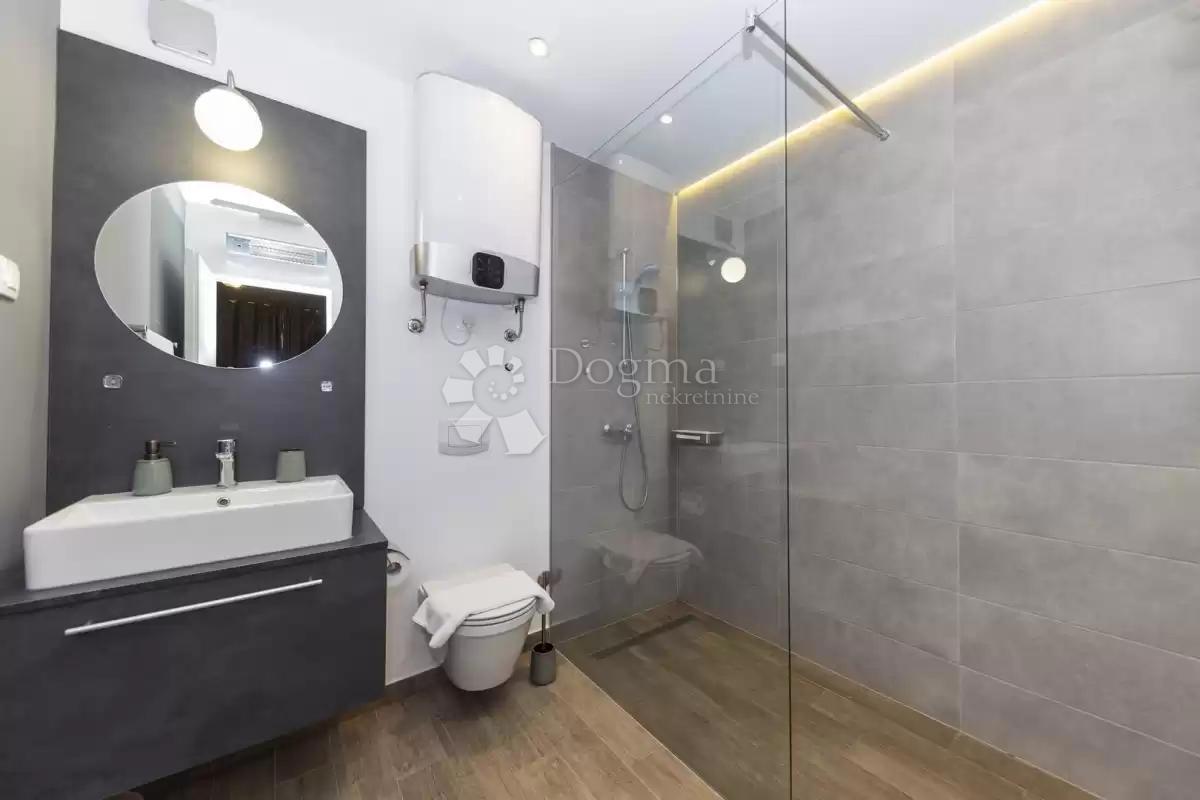 Hiša Žerava, Nin, 594m2