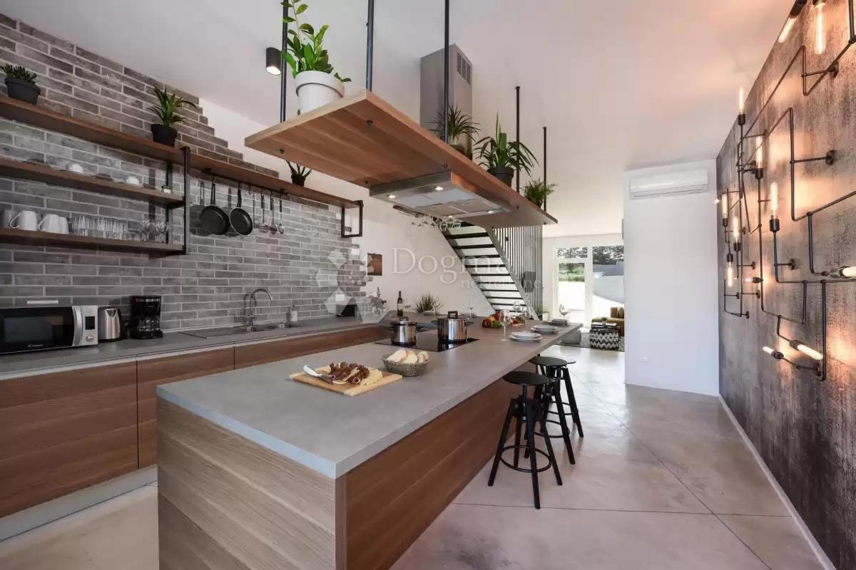 Hiša Žerava, Nin, 594m2