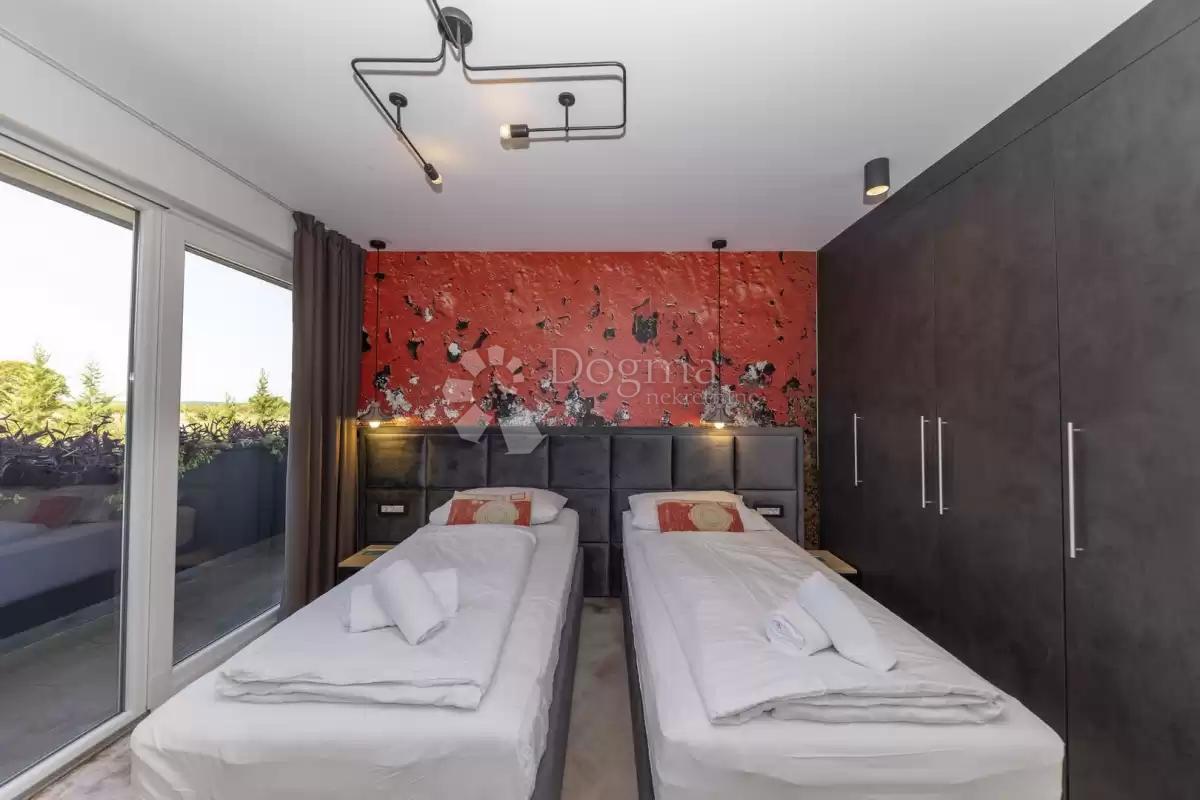 Hiša Žerava, Nin, 594m2