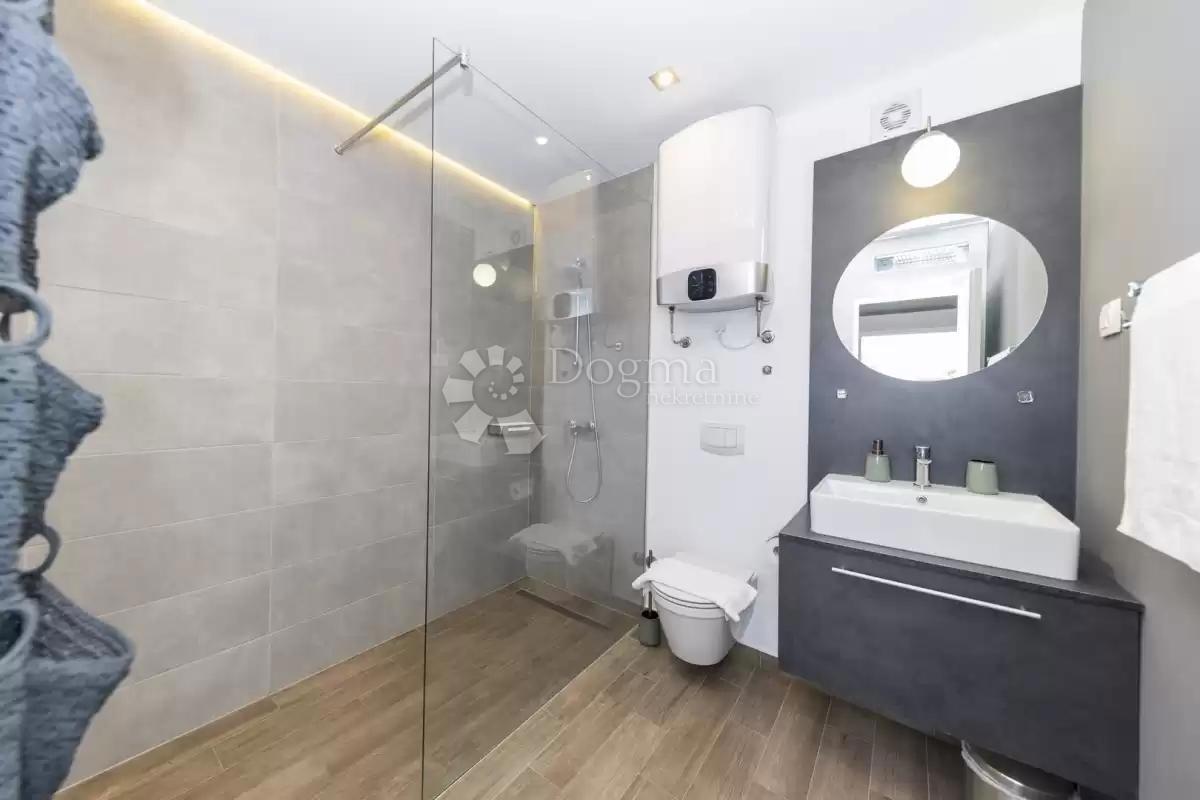 Hiša Žerava, Nin, 594m2