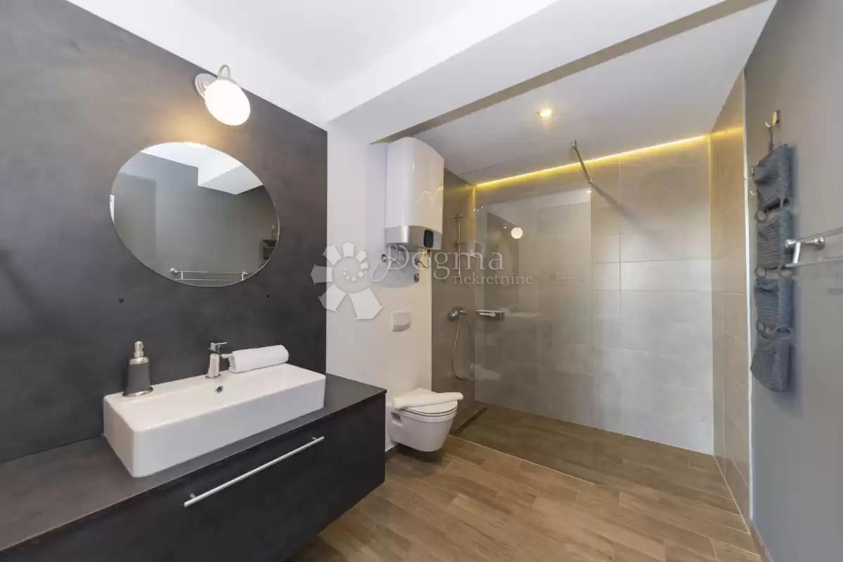 Hiša Žerava, Nin, 594m2