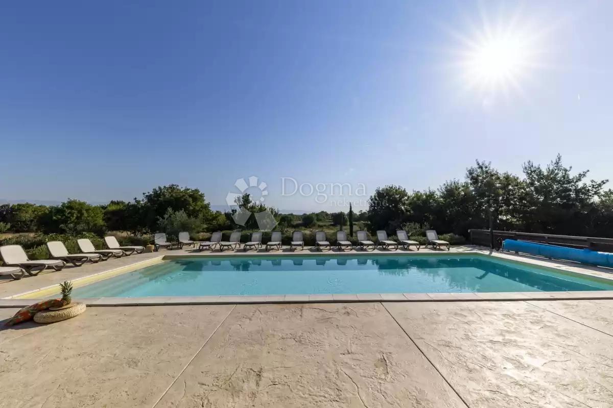 Hiša Žerava, Nin, 594m2