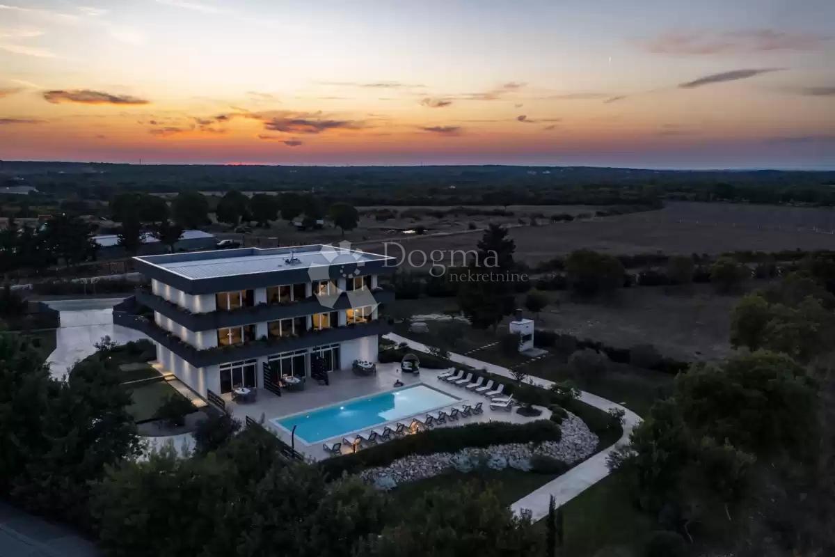 Hiša Žerava, Nin, 594m2