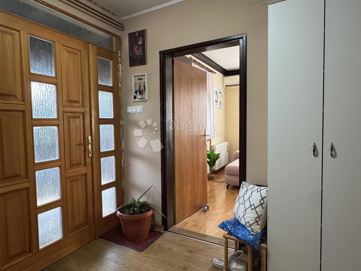 Hiša Hajdine, Vrbovsko, 294m2