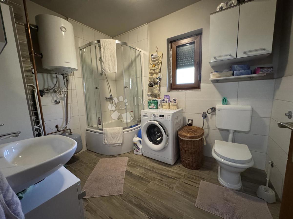 Hiša Hajdine, Vrbovsko, 294m2