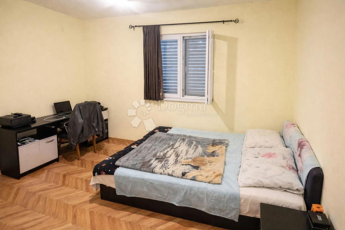 Hiša Žrnovnica, Split - Okolica, 466,37m2