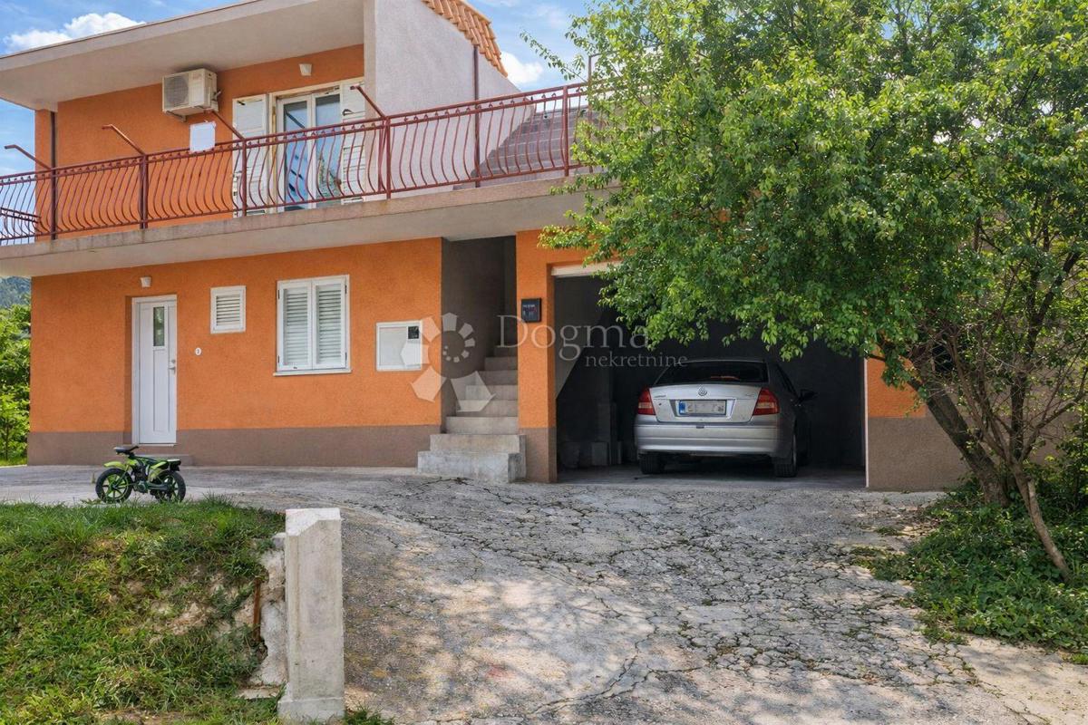 Hiša Žrnovnica, Split - Okolica, 466,37m2