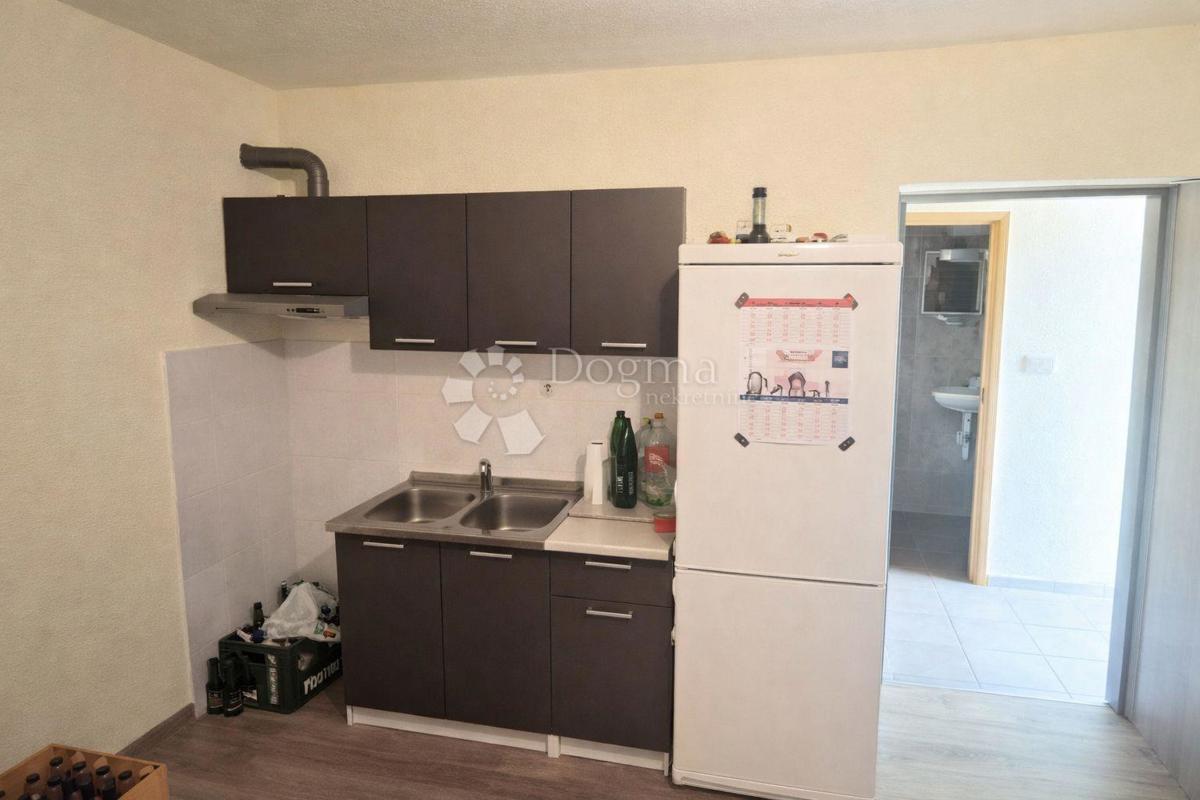 Hiša Žrnovnica, Split - Okolica, 466,37m2