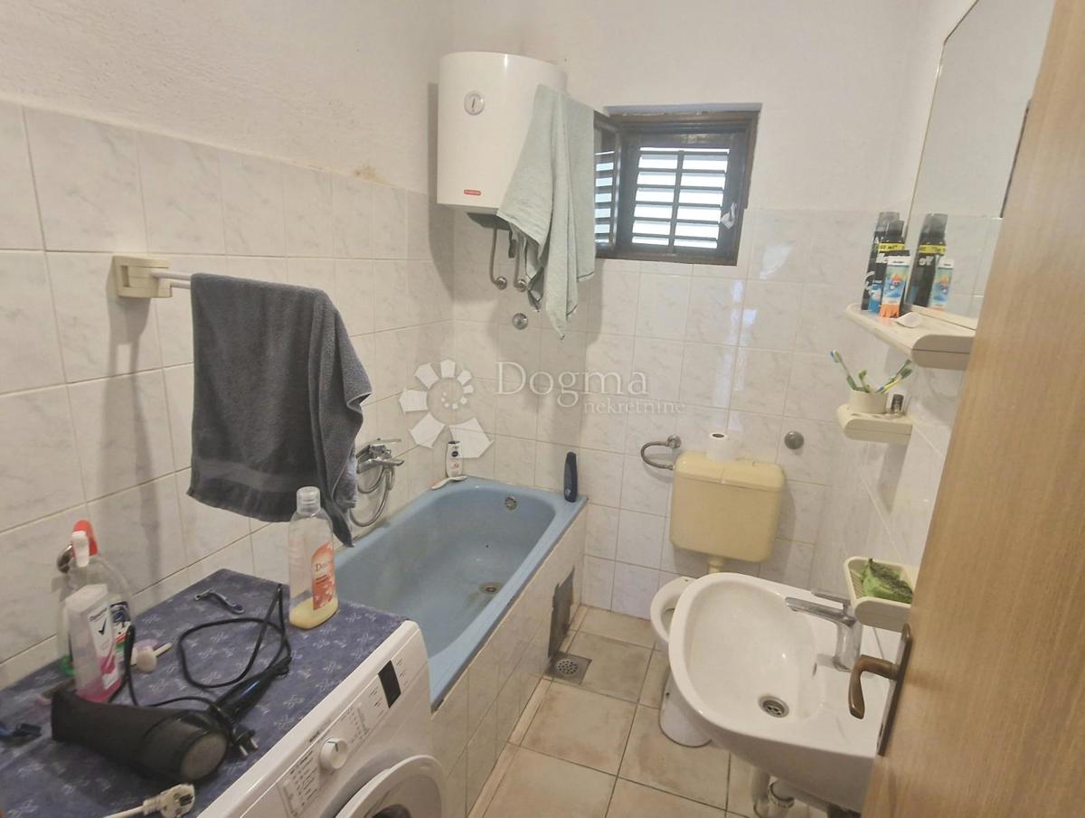 Hiša Žrnovnica, Split - Okolica, 466,37m2