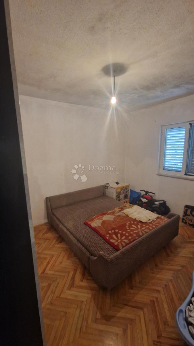 Hiša Žrnovnica, Split - Okolica, 466,37m2