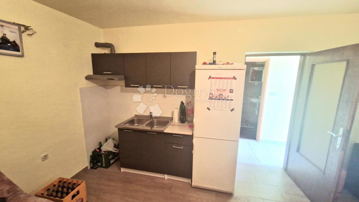 Hiša Žrnovnica, Split - Okolica, 466,37m2