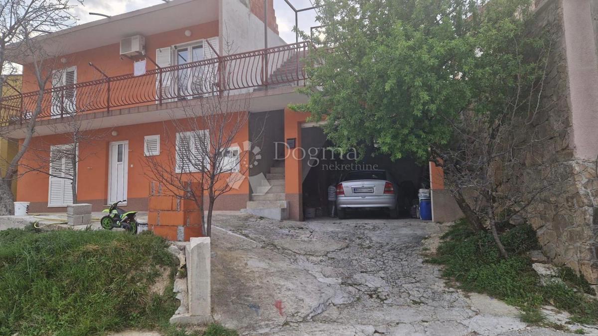 Hiša Žrnovnica, Split - Okolica, 466,37m2