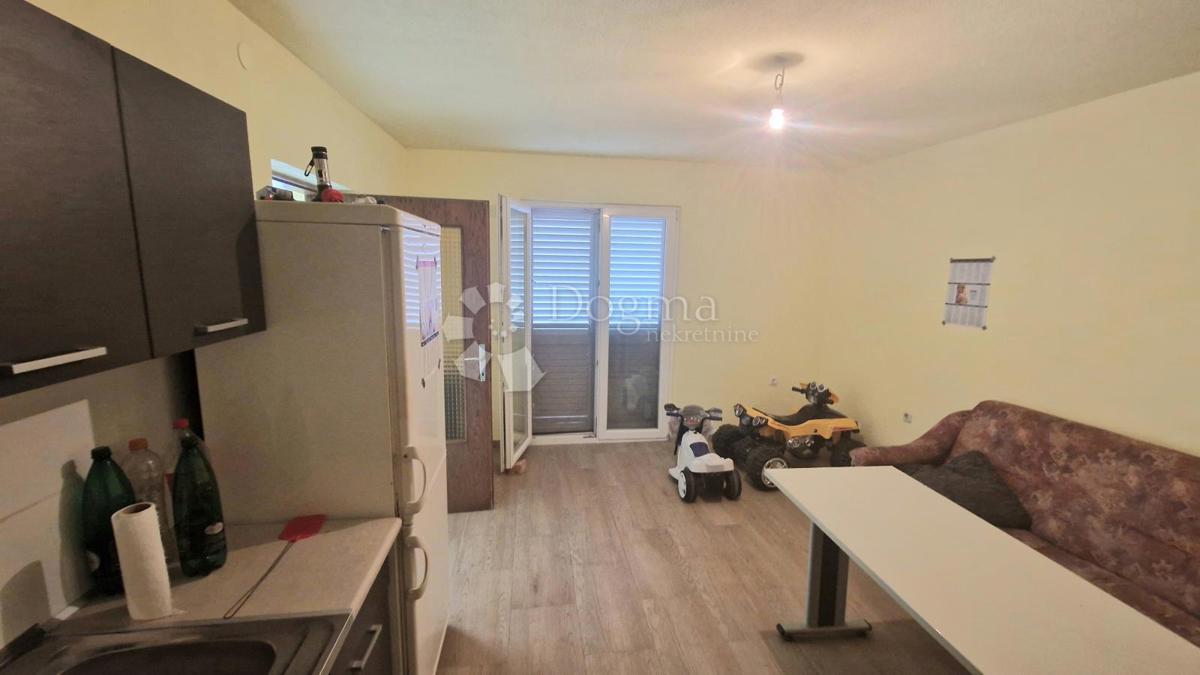 Hiša Žrnovnica, Split - Okolica, 466,37m2