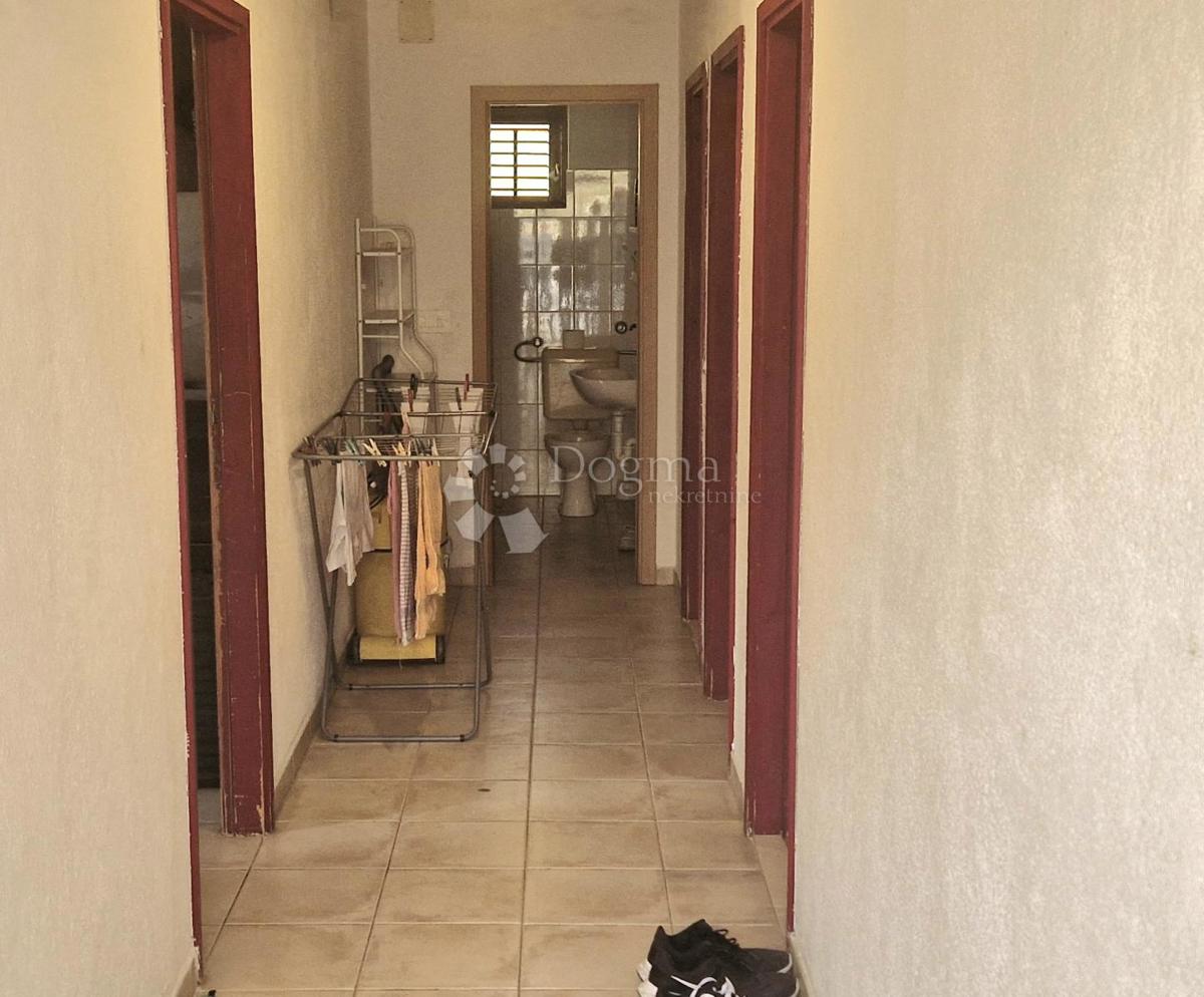 Hiša Žrnovnica, Split - Okolica, 466,37m2