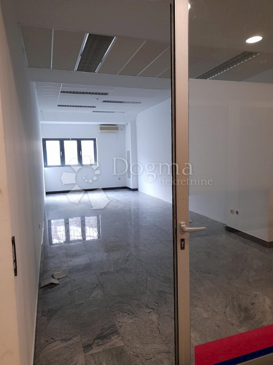 Poslovni prostor Viškovo, 32,30m2