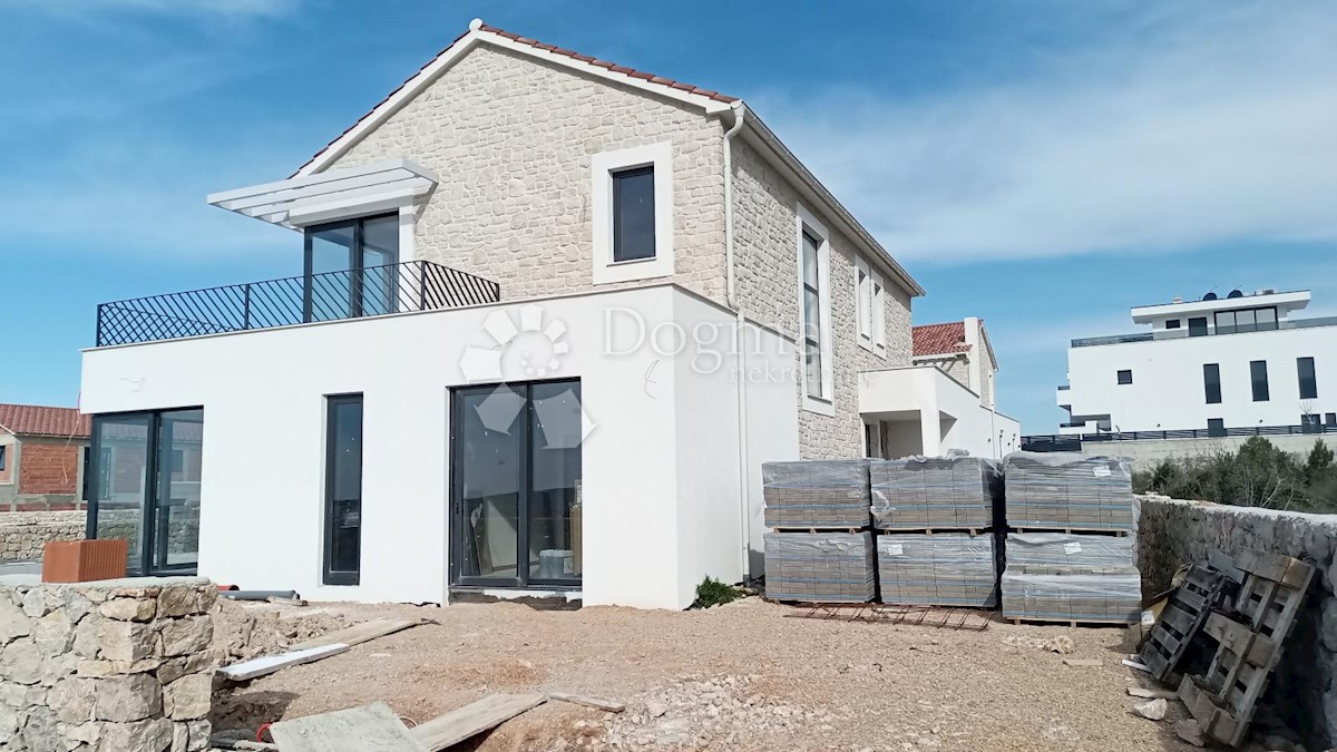 Hiša Vodice, 400m2