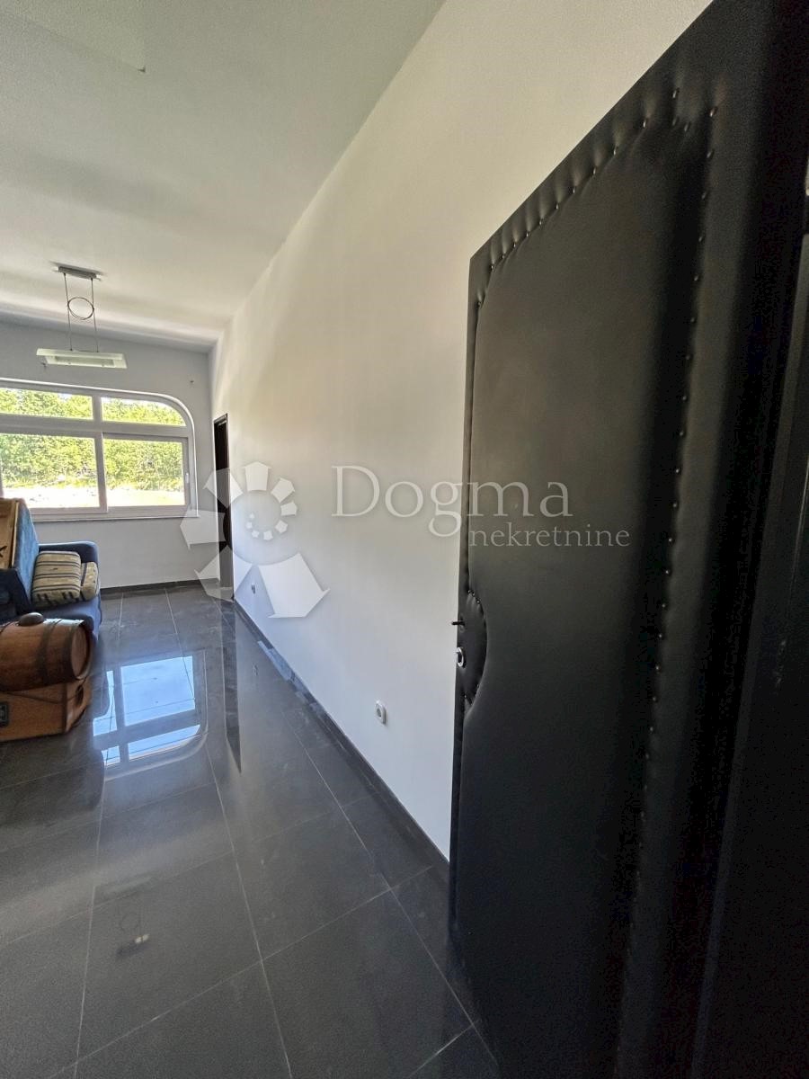 Poslovni prostor Permani, Matulji, 1.800m2