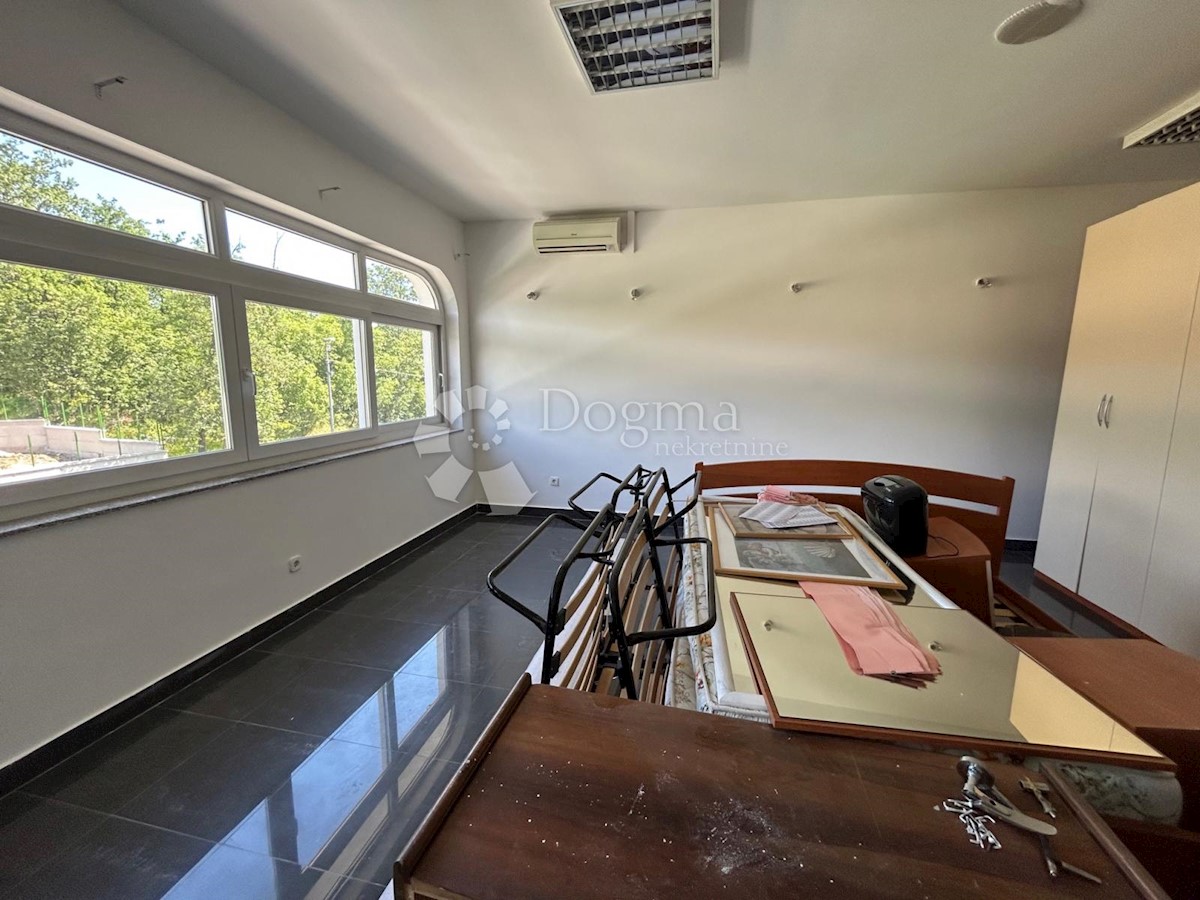 Poslovni prostor Permani, Matulji, 1.800m2