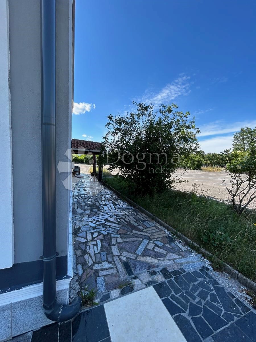 Poslovni prostor Permani, Matulji, 1.800m2