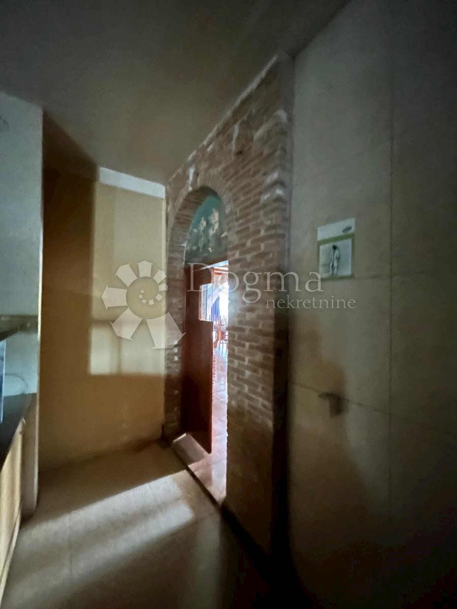 Poslovni prostor Permani, Matulji, 1.800m2