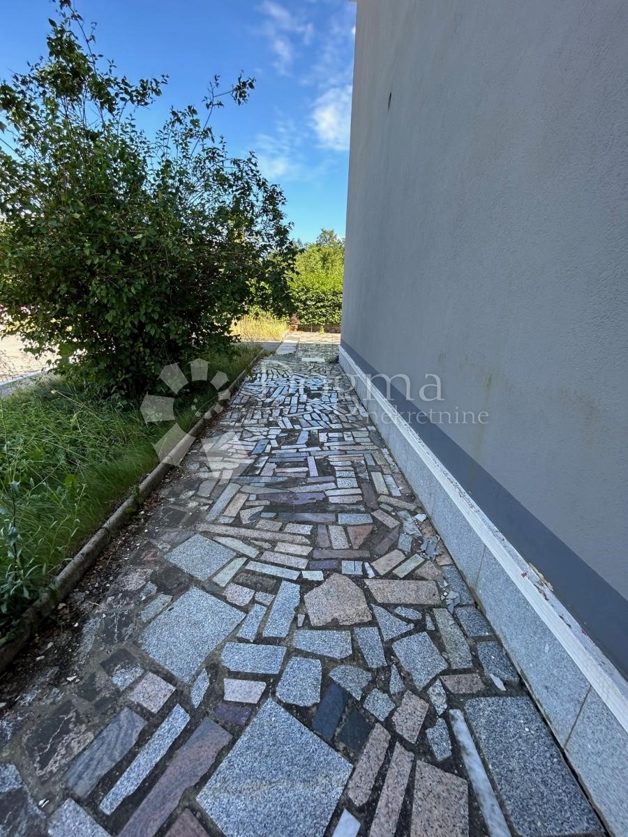 Poslovni prostor Permani, Matulji, 1.800m2