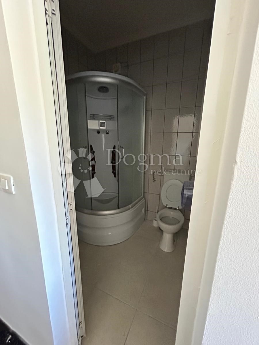 Poslovni prostor Permani, Matulji, 1.800m2