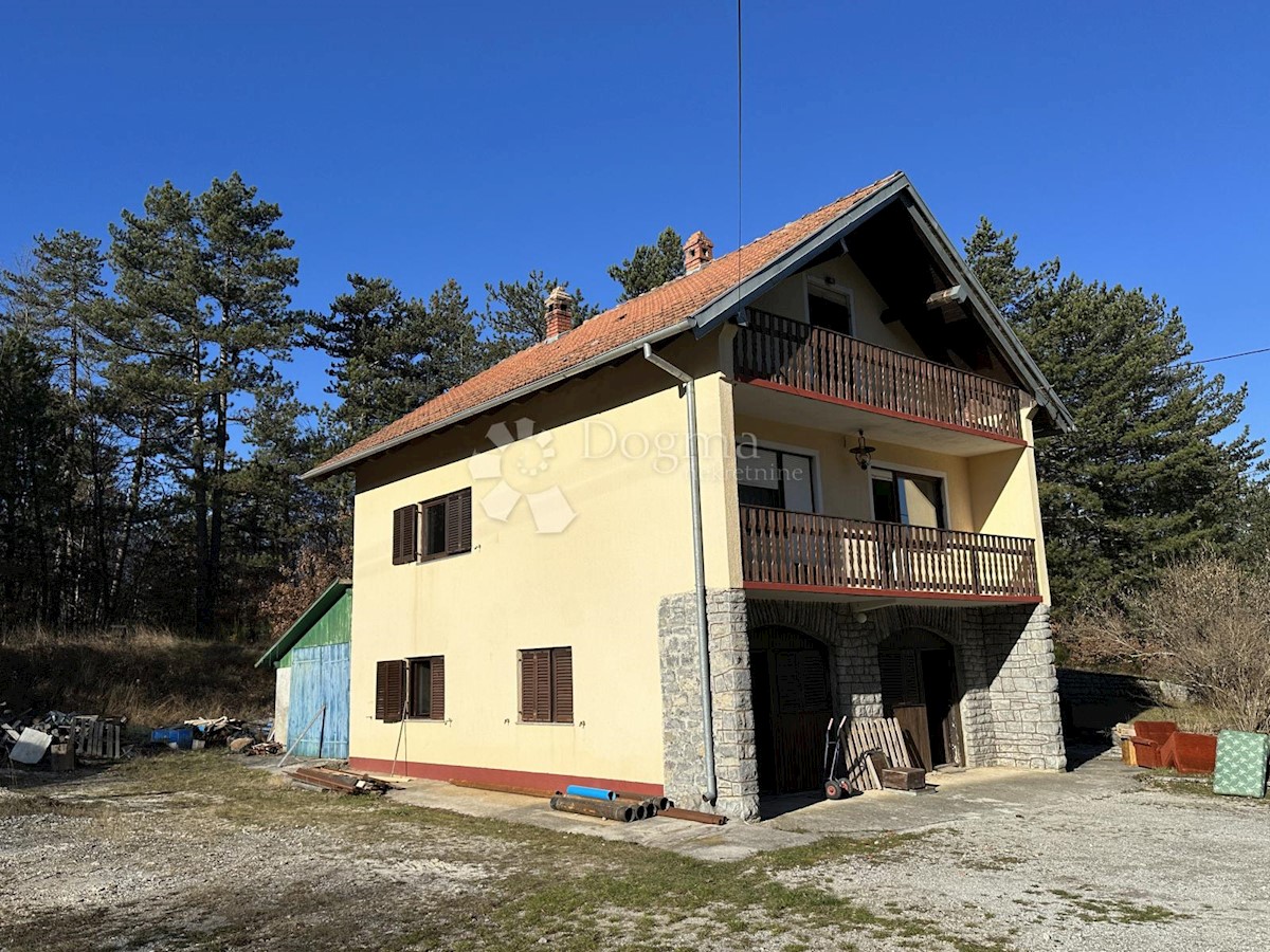 Hiša Ličko Cerje, Lovinac, 135m2