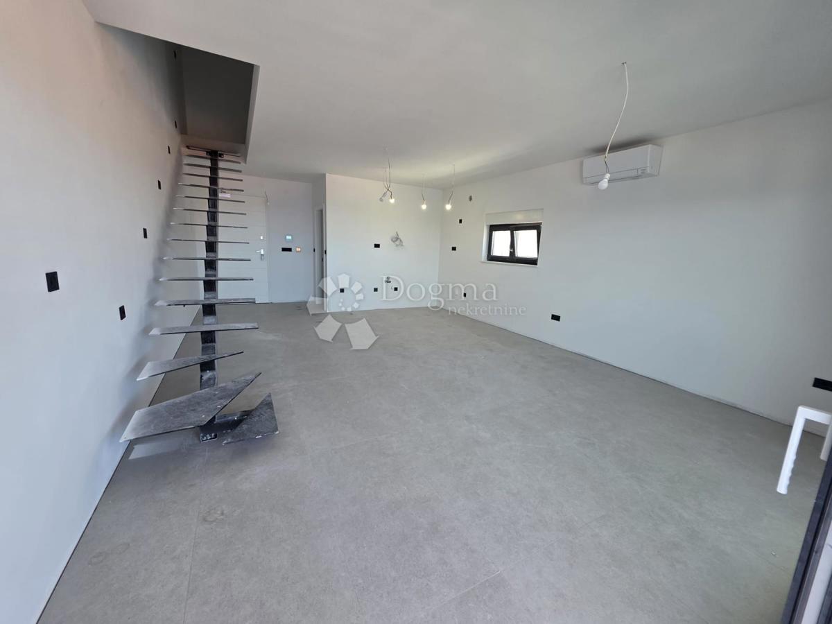 Stanovanje Ražanj, Rogoznica, 89m2