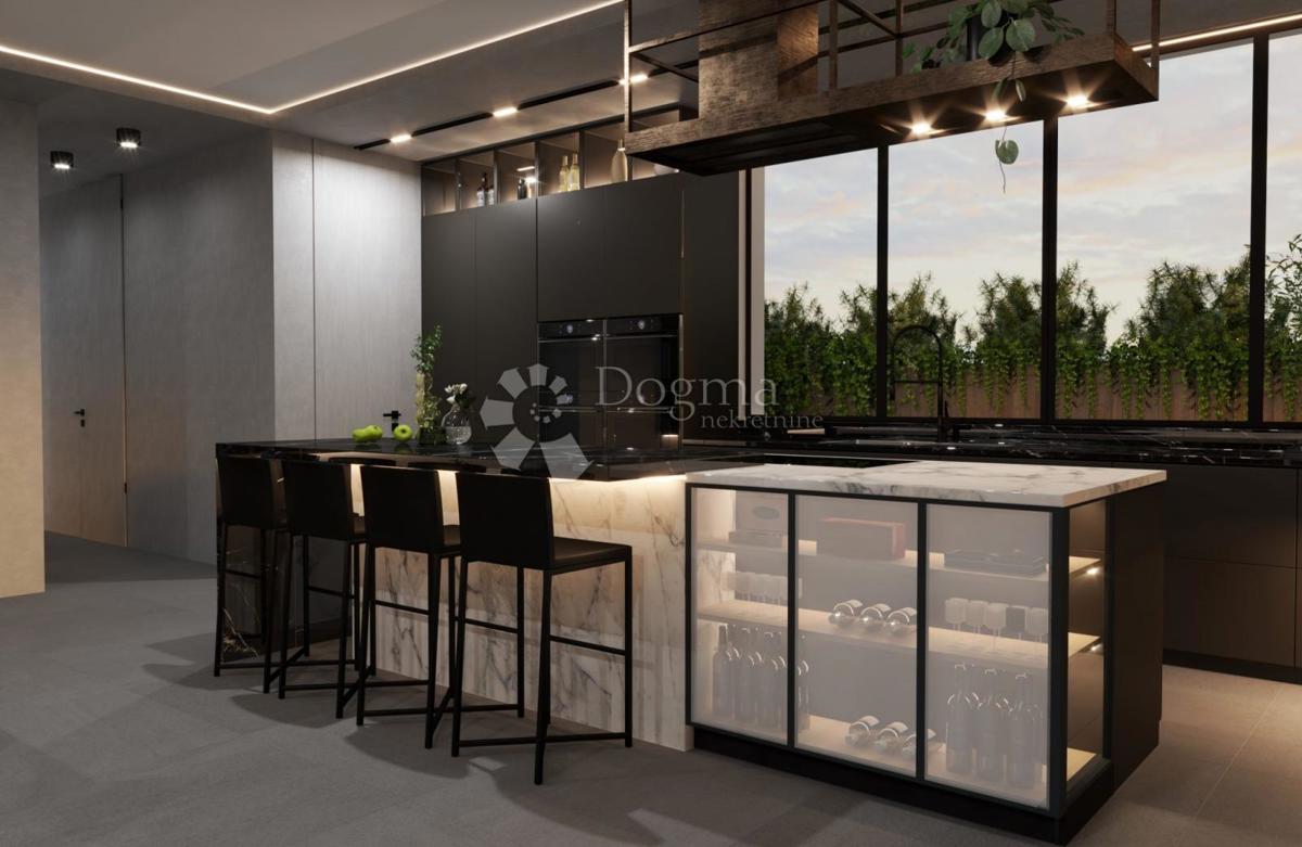 VILA OPATIJA - PENTHOUSE Z BAZENOM NA STREHI 
