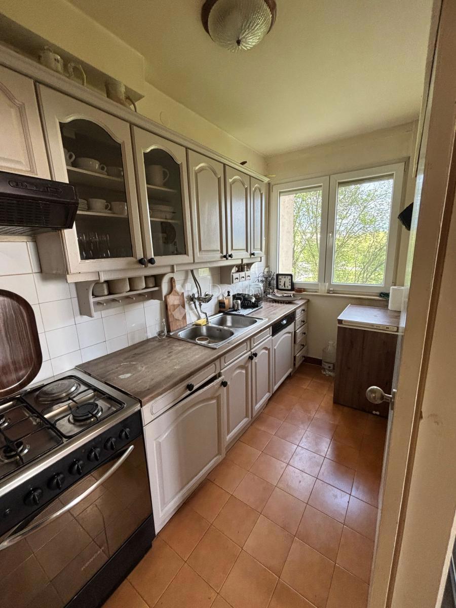 Stanovanje na super lokaciji 85m2 - Bazana, Sinj