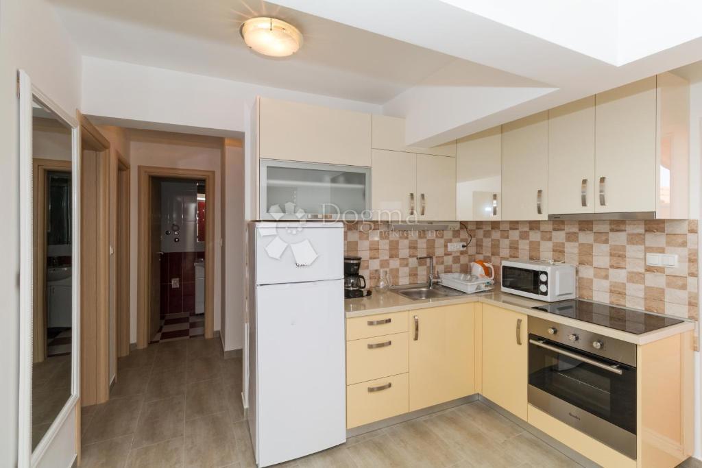 Hiša Vodice, Centar, 300m2