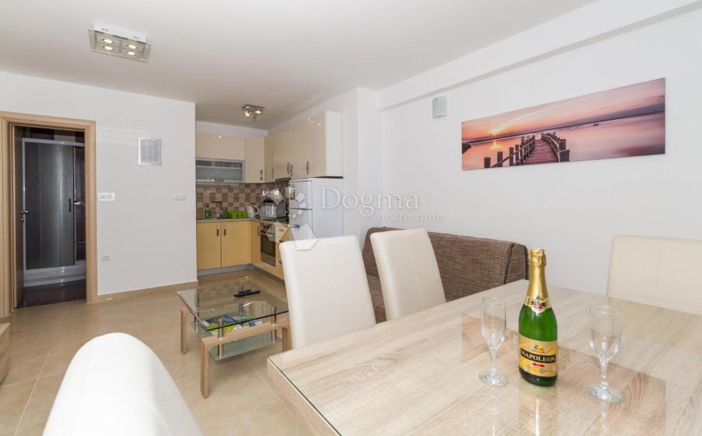 Hiša Vodice, Centar, 300m2