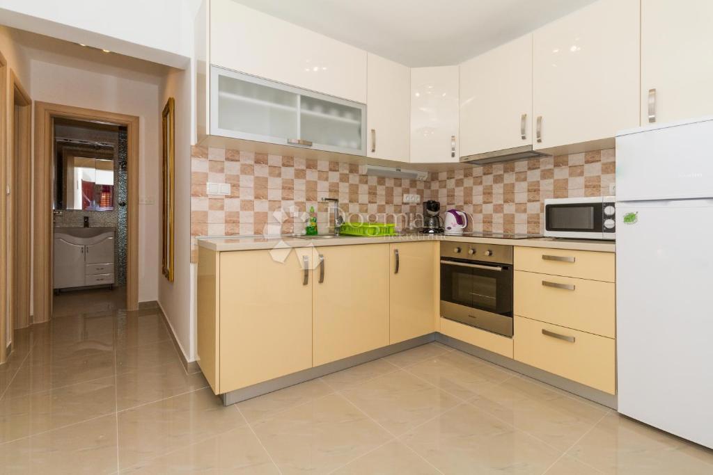Hiša Vodice, Centar, 300m2