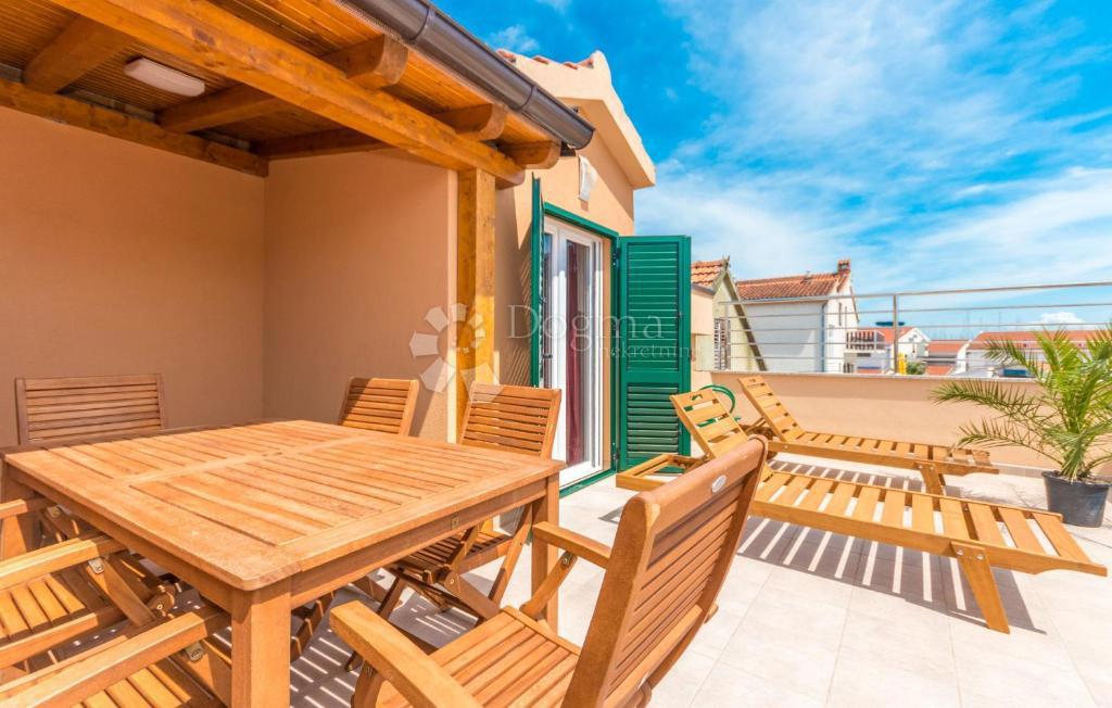 Hiša Vodice, Centar, 300m2