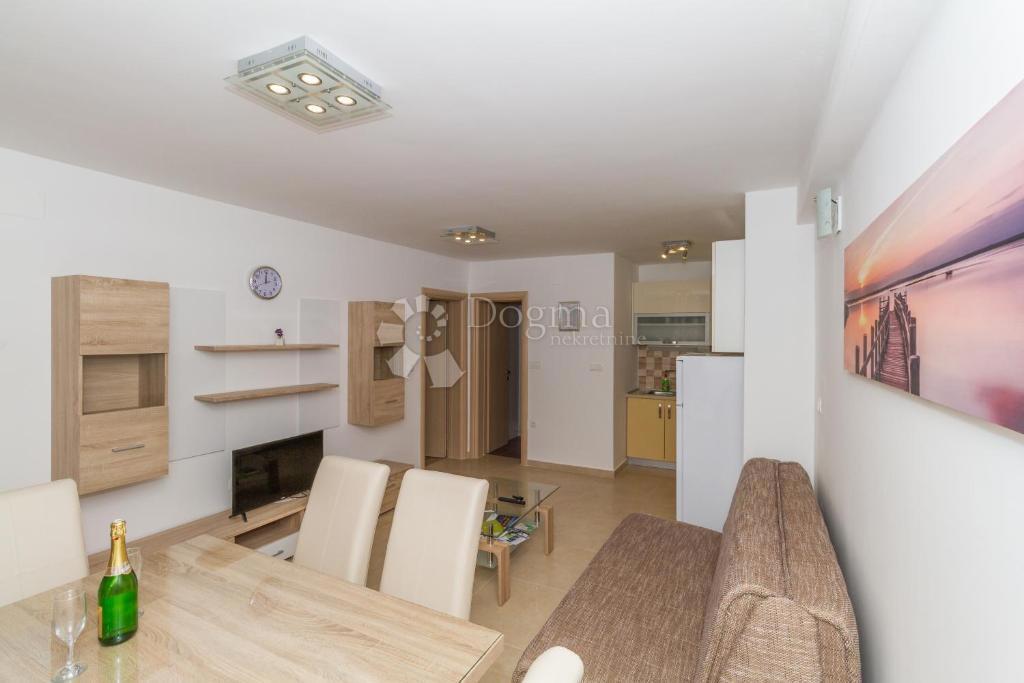 Hiša Vodice, Centar, 300m2