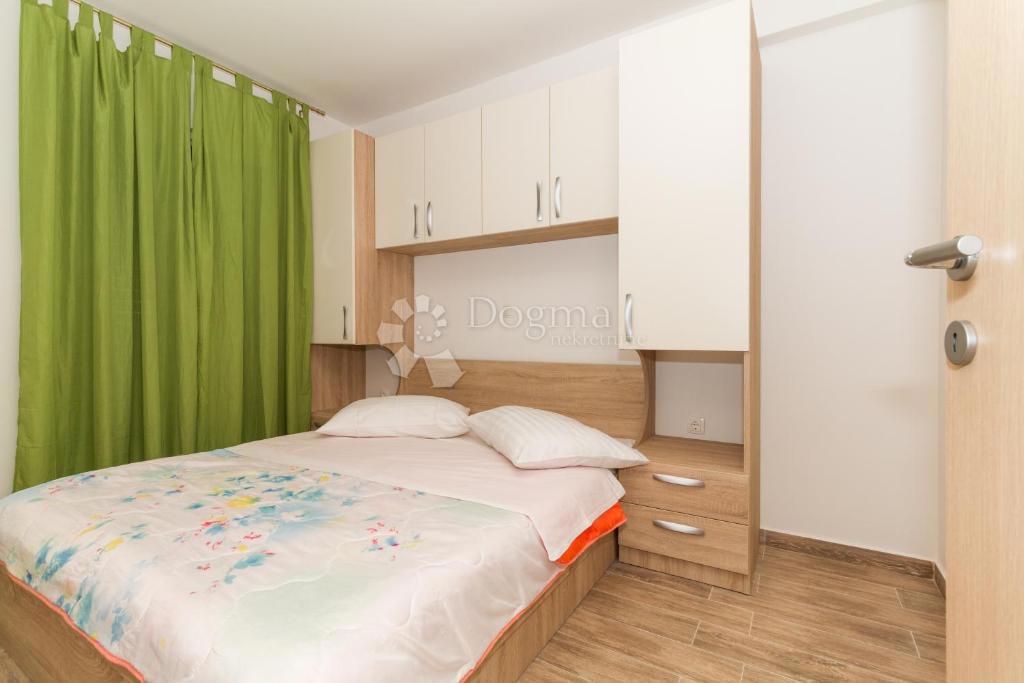 Hiša Vodice, Centar, 300m2