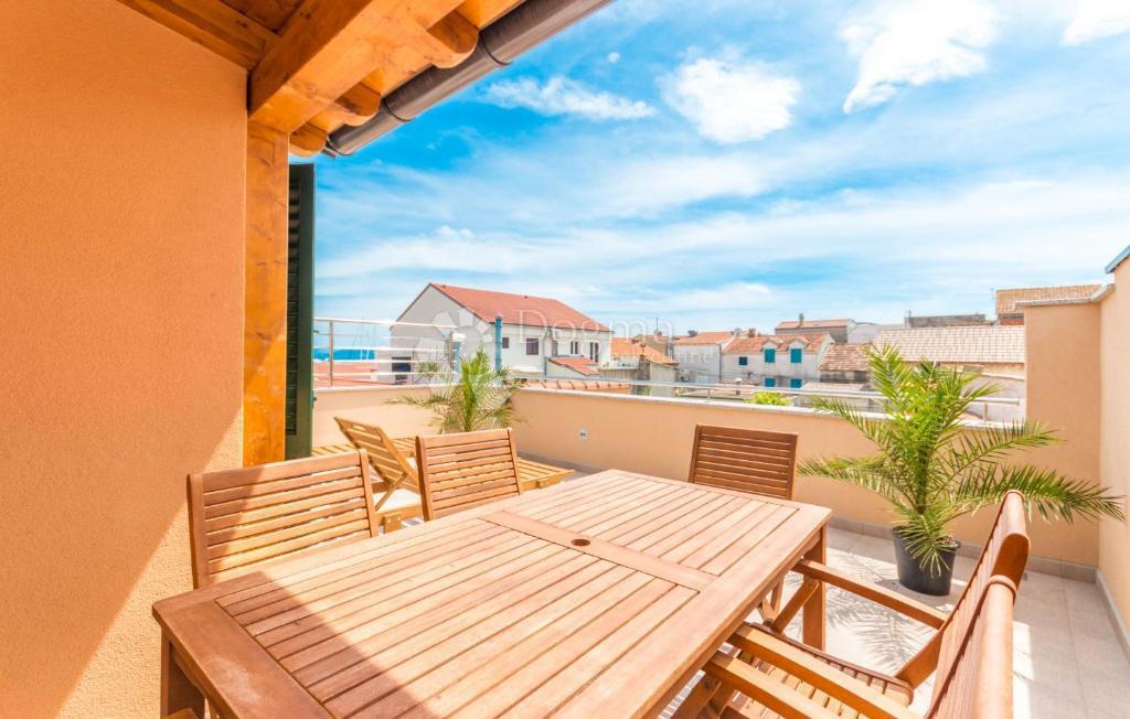 Hiša Vodice, Centar, 300m2
