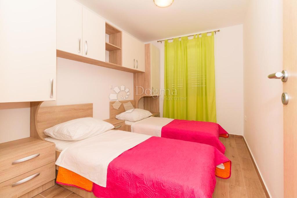 Hiša Vodice, Centar, 300m2