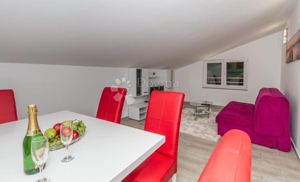 Hiša Vodice, Centar, 300m2