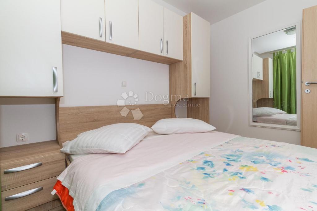 Hiša Vodice, Centar, 300m2