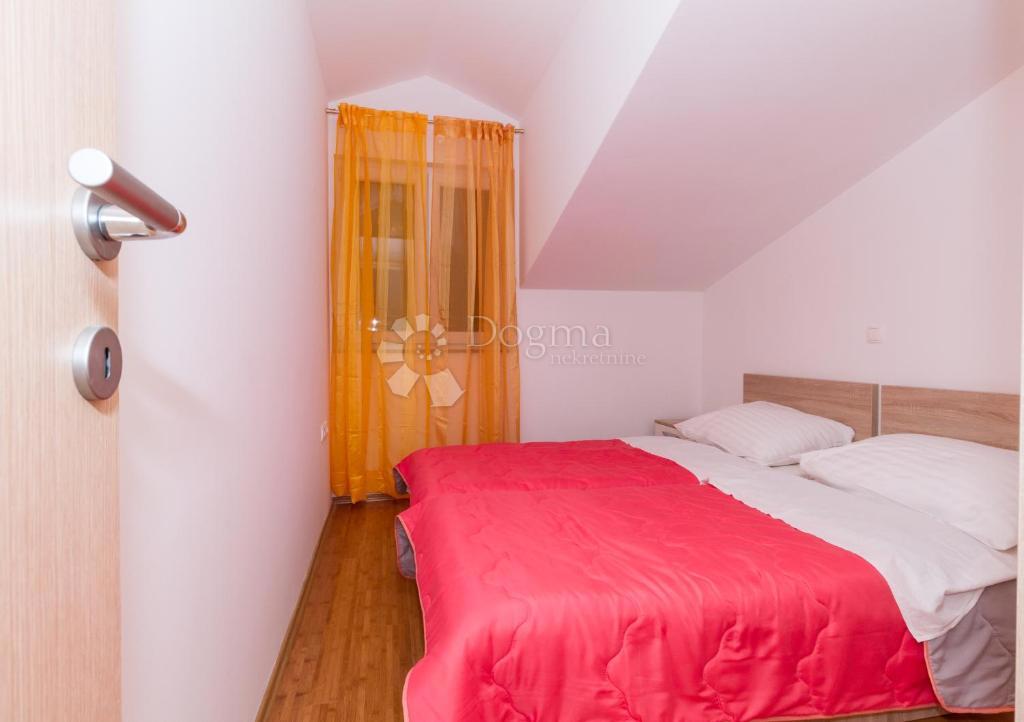 Hiša Vodice, Centar, 300m2