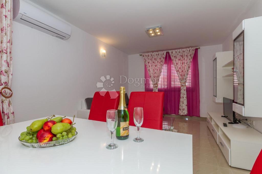 Hiša Vodice, Centar, 300m2