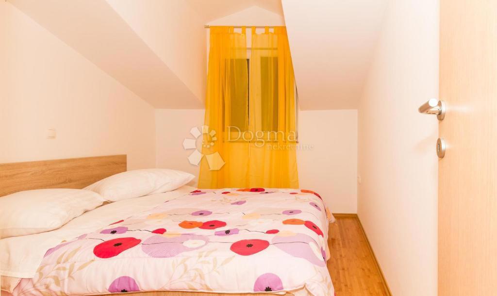Hiša Vodice, Centar, 300m2
