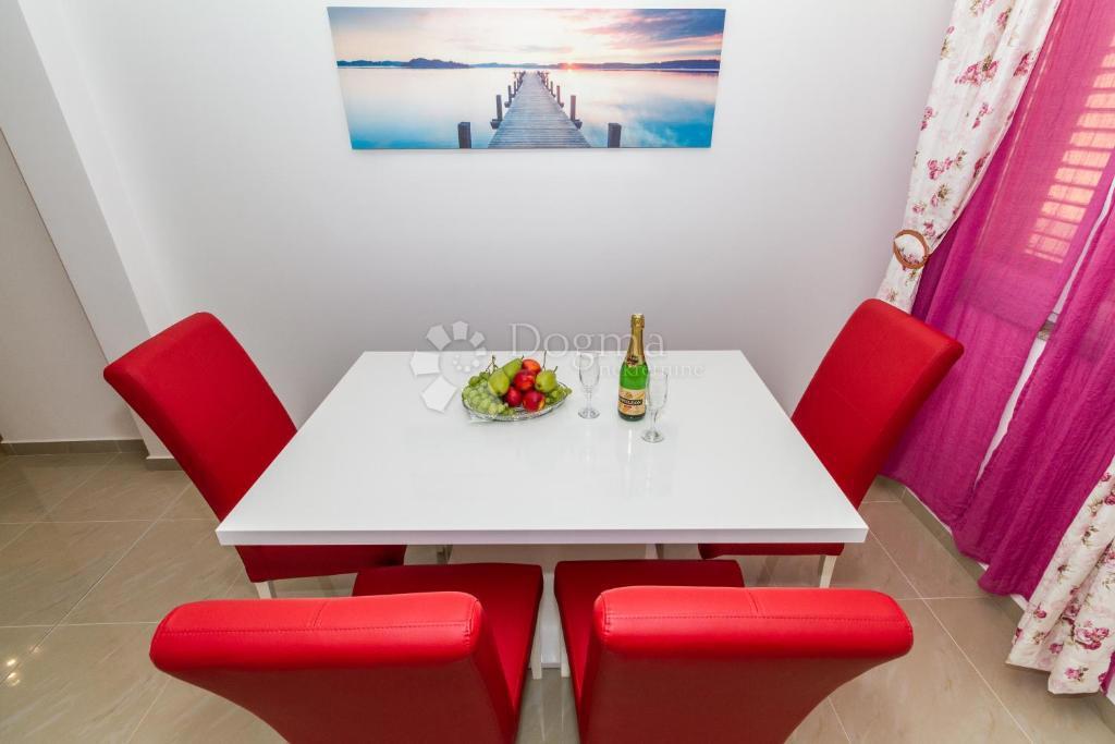 Hiša Vodice, Centar, 300m2