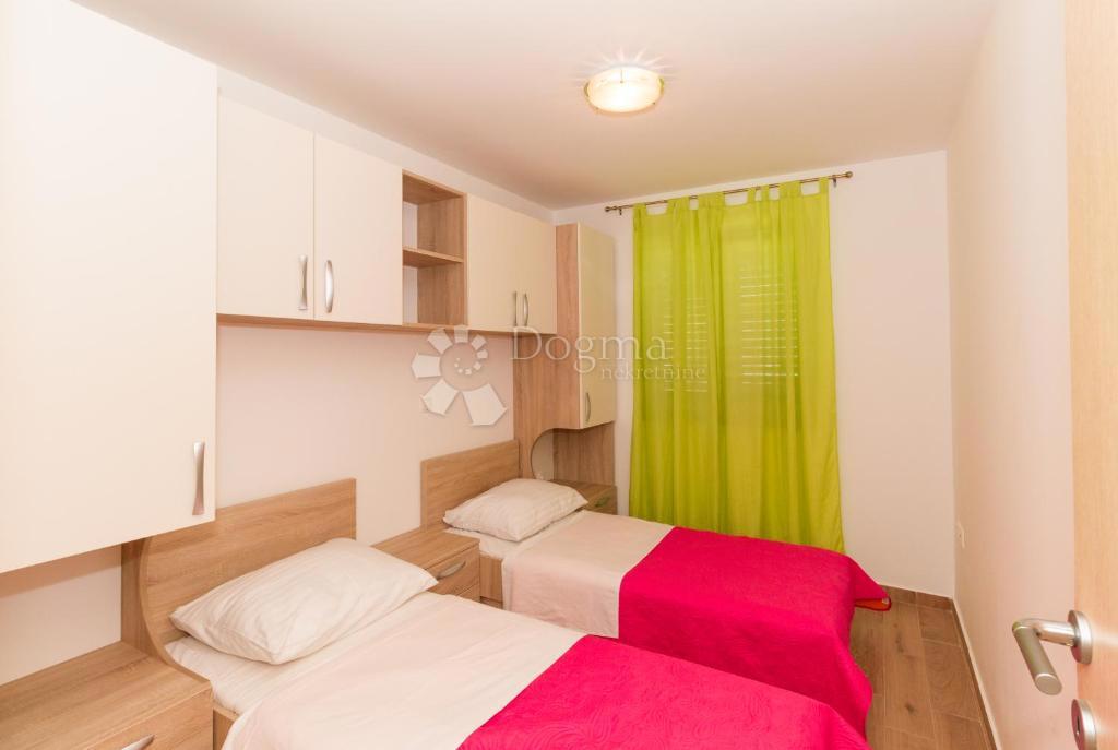 Hiša Vodice, Centar, 300m2