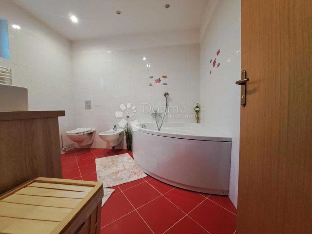Hiša Ičići, Opatija - Okolica, 220m2