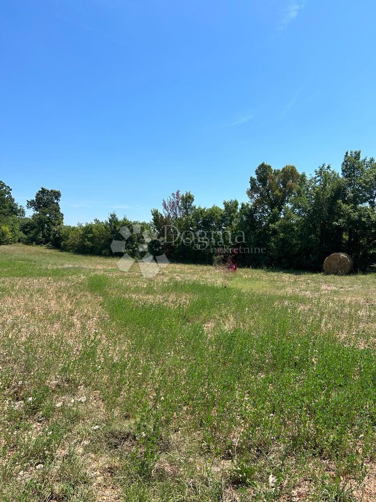 Zazidljivo zemljišče Sveti Rok, Lovinac, 1.115m2