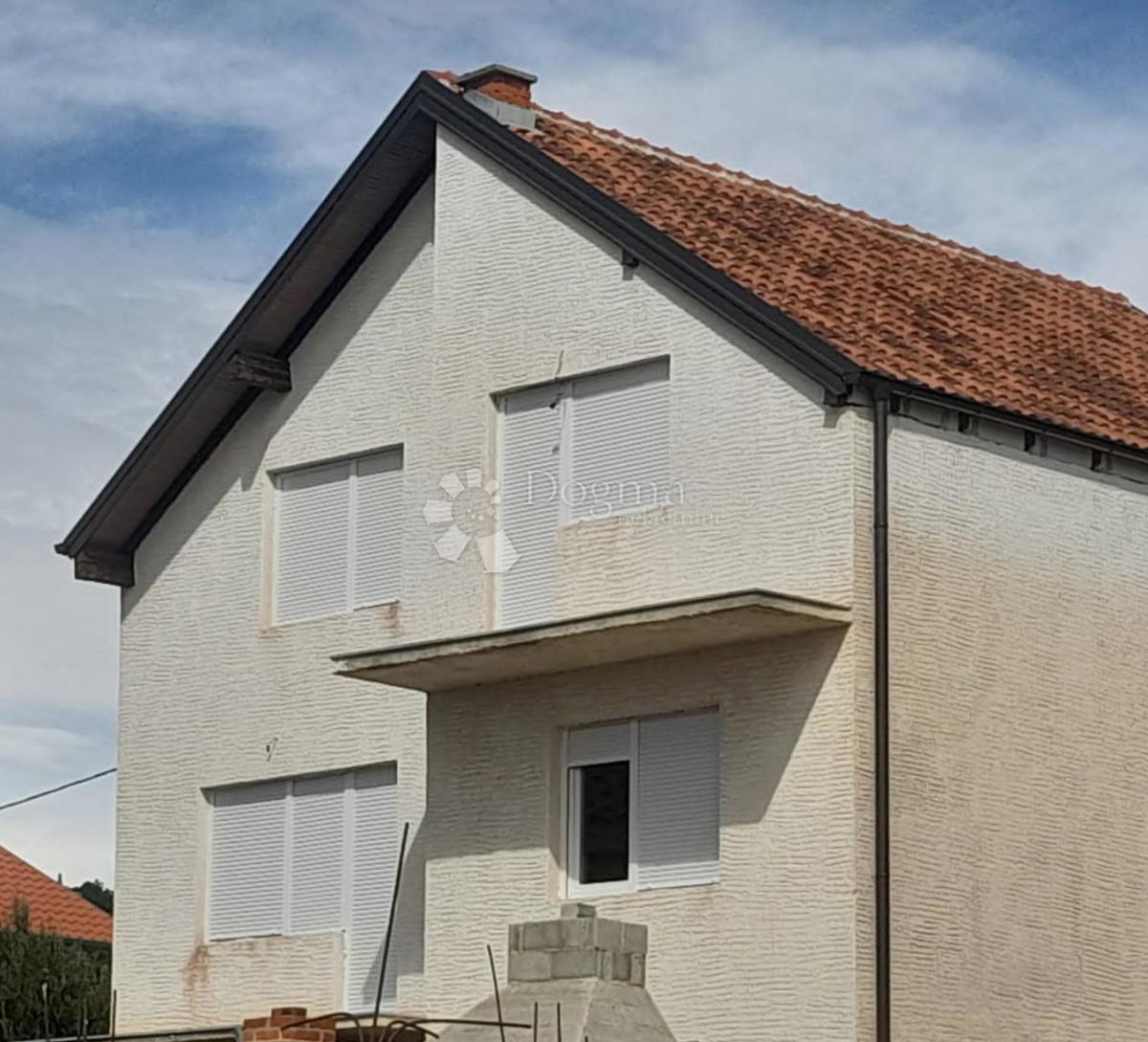 Hiša Donji Karin, Benkovac, 200m2