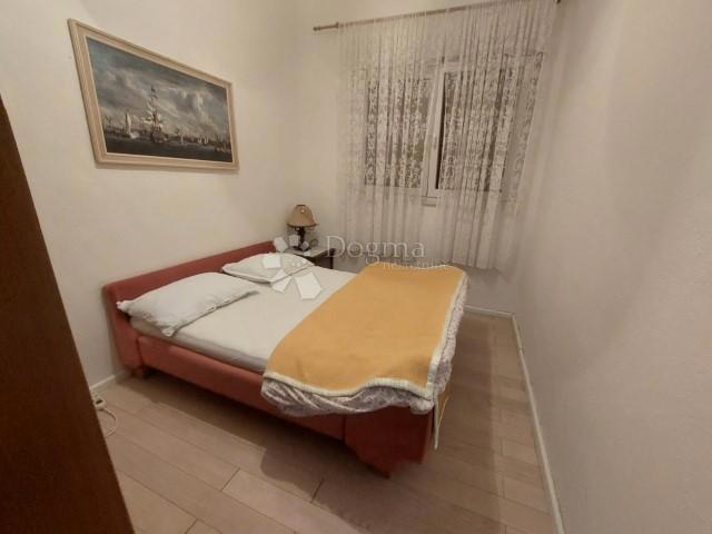 Hiša Novi Vinodolski, 250m2