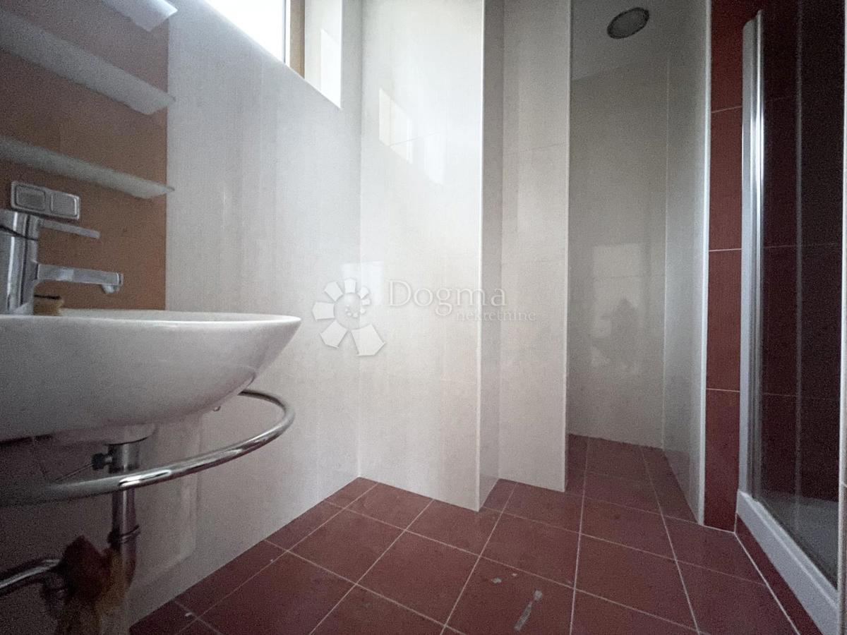 UMAG, STANOVANJE/POSLOVNI PROSTOR NA TOP LOKACIJI, POTENCIAL!